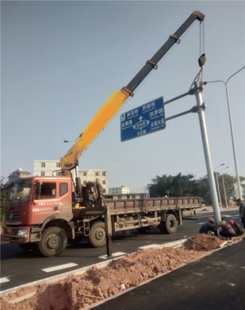阿拉山口市设备吊装租赁吊车要用多大吊车