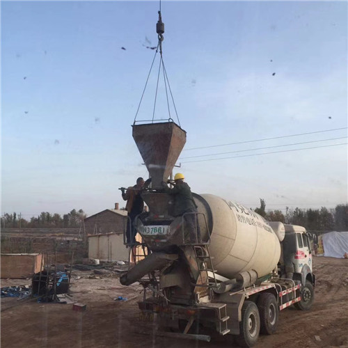 阿拉山口市“精准瞄准”—— 吊车的 “定位导航” 技术