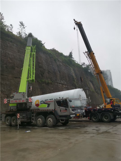 阿拉山口市“不怕风雨冻”—— 吊车的 “恶劣环境适应” 技术